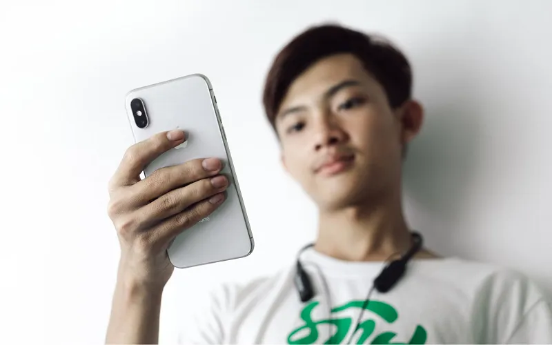 Smartphone user reading a push notification